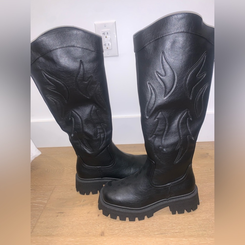 Black platform western boots! Never worn before! I love them just too big